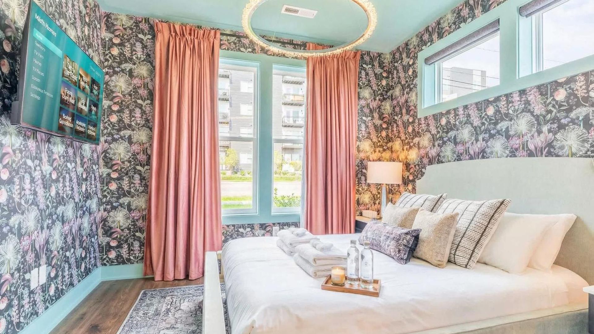 Holiday home Luxe 4br Retreat With Rooftop Fire Pit & Garage *