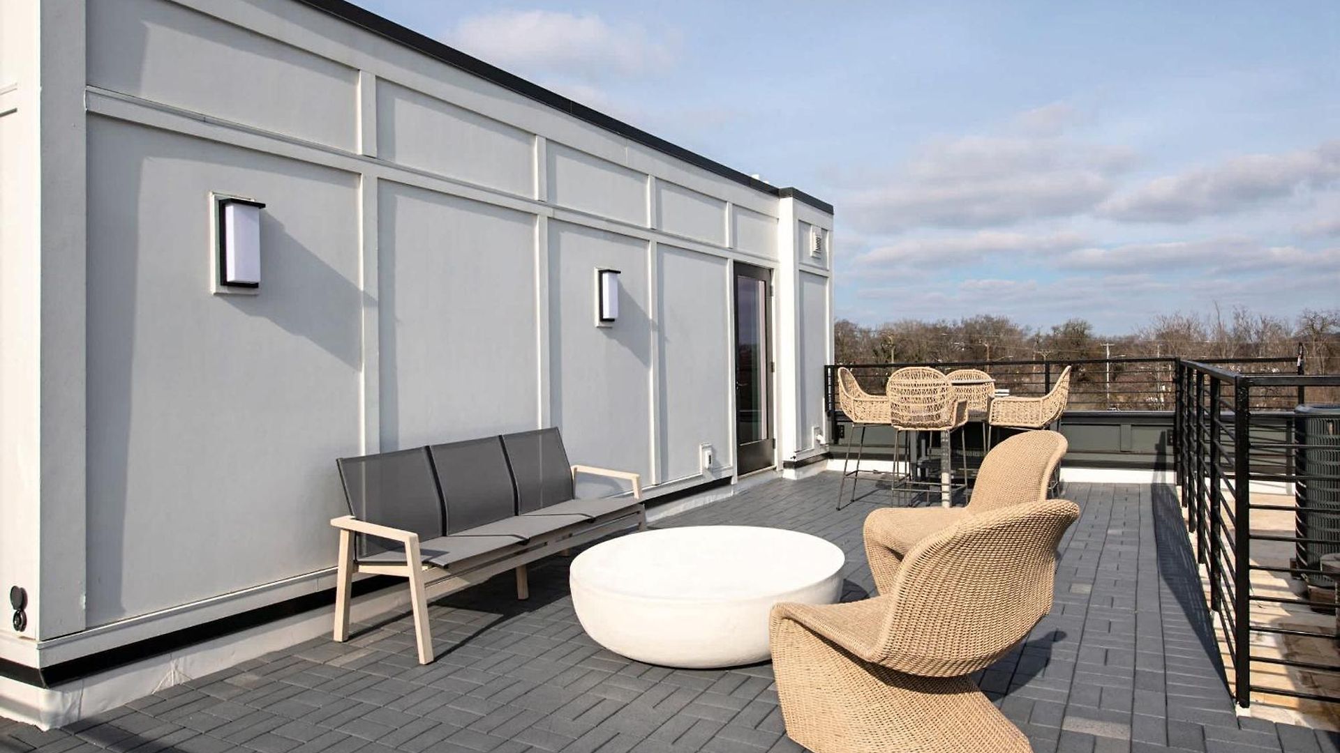 Holiday home Rooftop Hot Tub & Skyline Views Near Broadway *