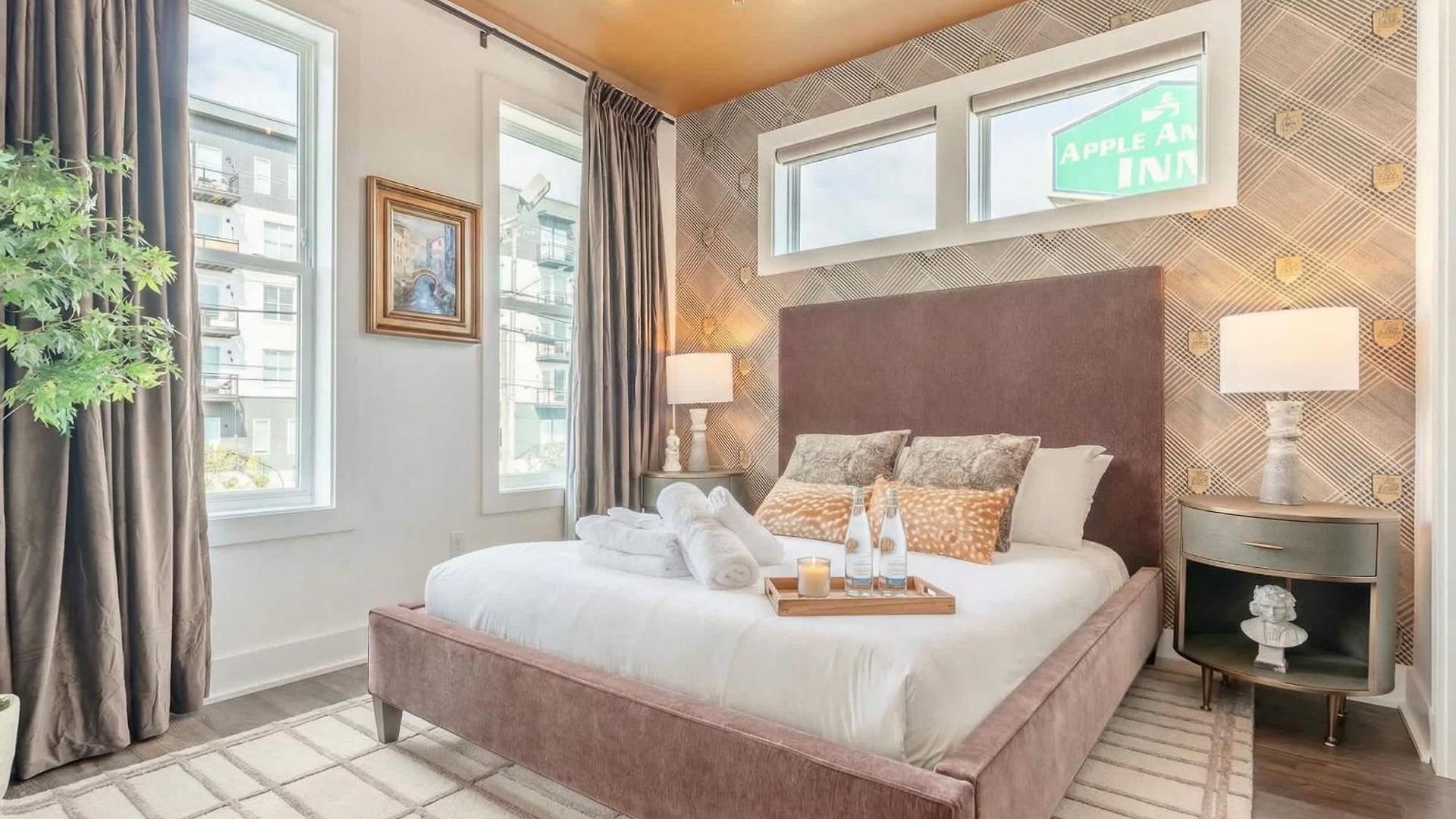 Luxe 4br Retreat With Rooftop Fire Pit & Garage Holiday home