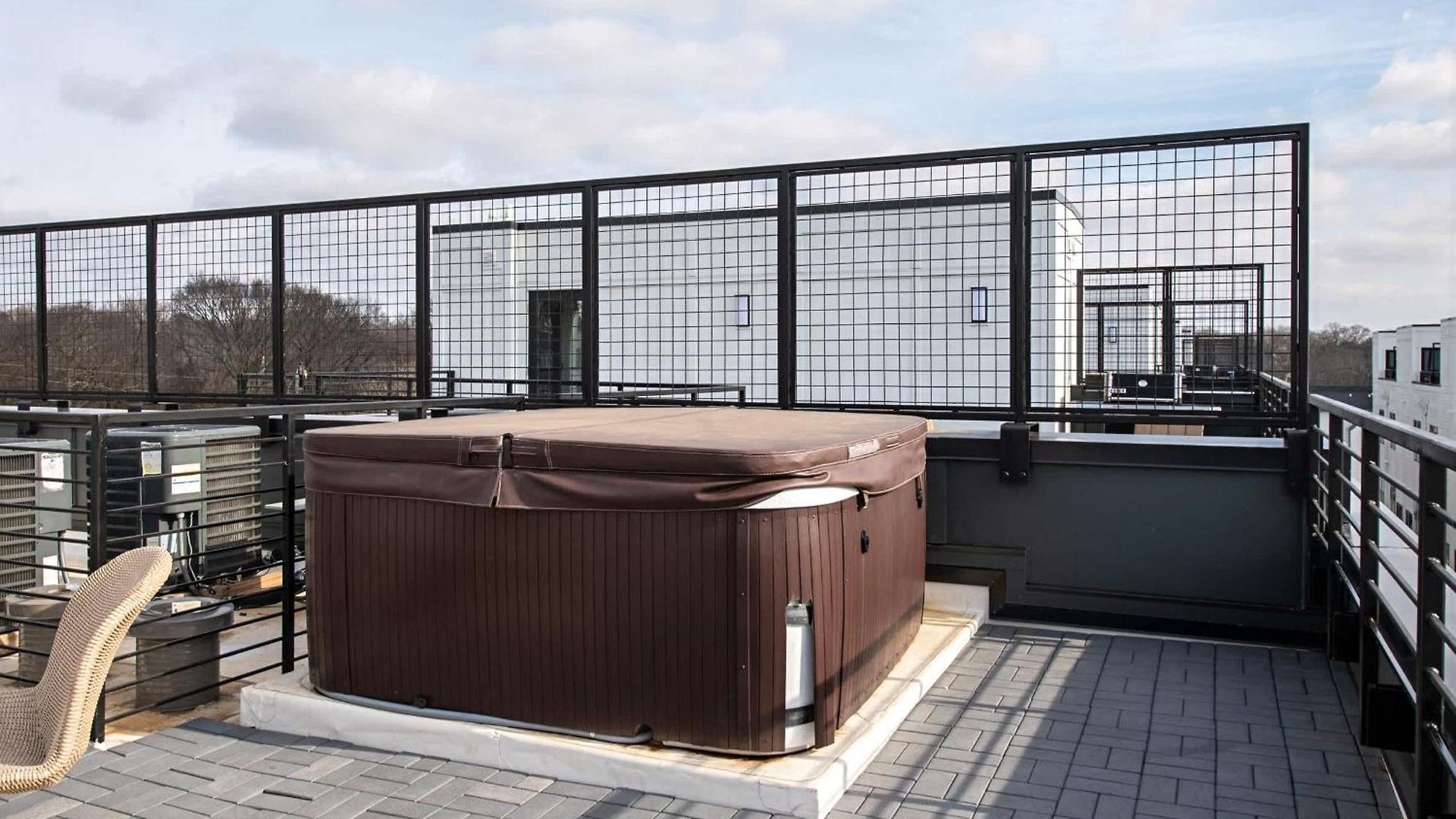 Rooftop Hot Tub & Skyline Views Near Broadway Holiday home Nashville