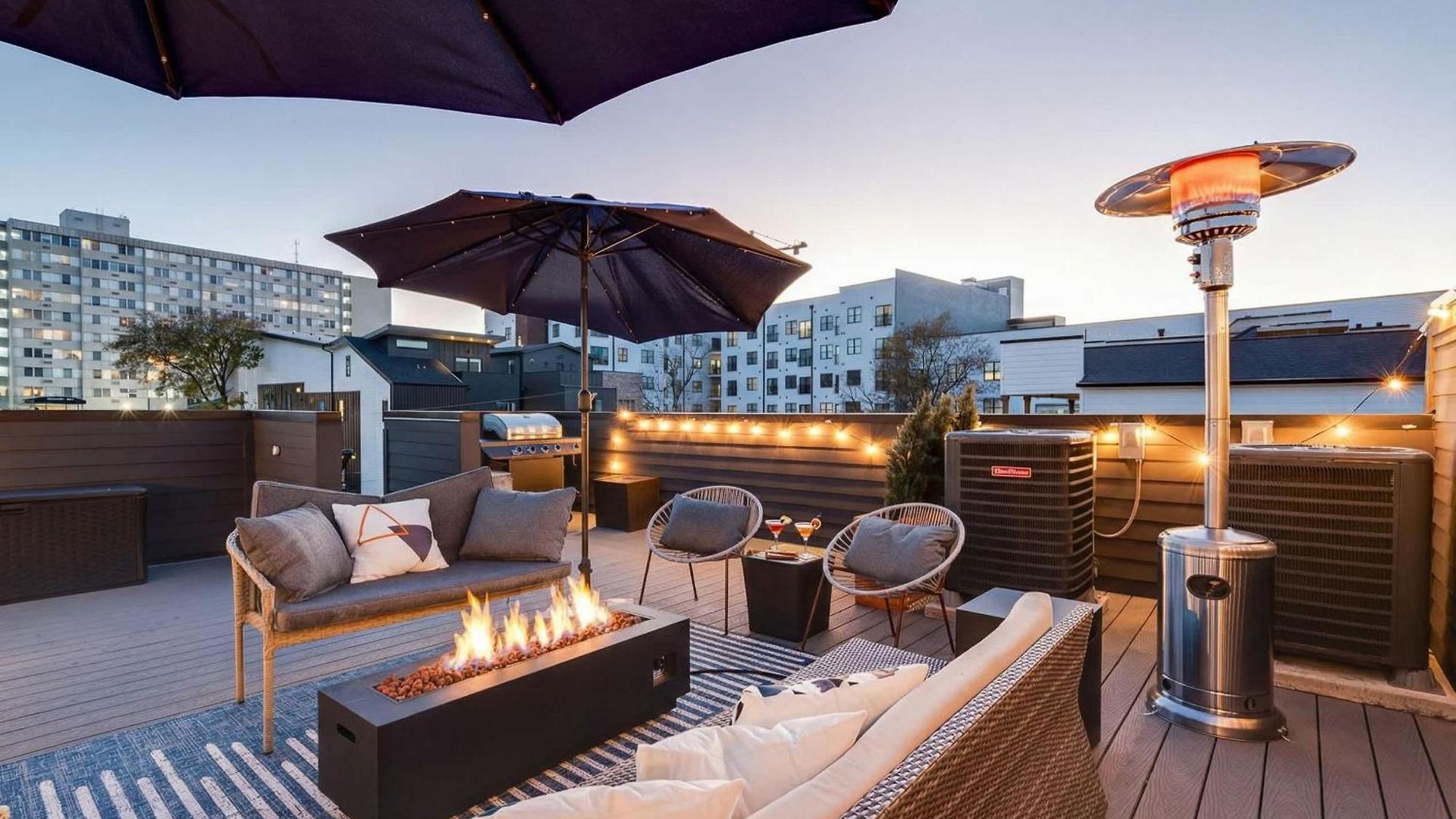 Dual Homes Rooftop Deck In Downtown