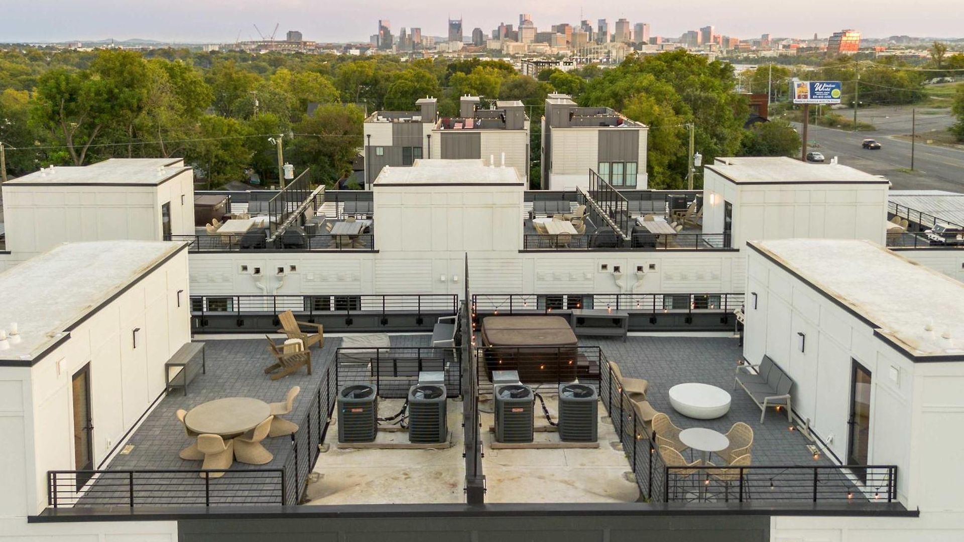 Holiday home Rooftop Hot Tub & Skyline Views Near Broadway