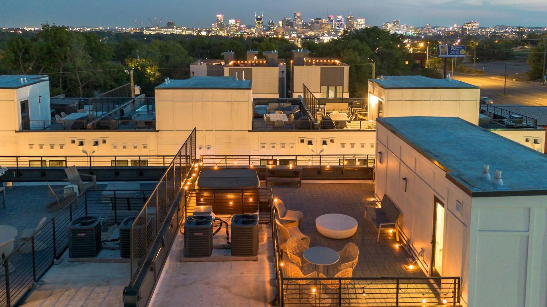 Holiday home Rooftop Hot Tub & Skyline Views Near Broadway