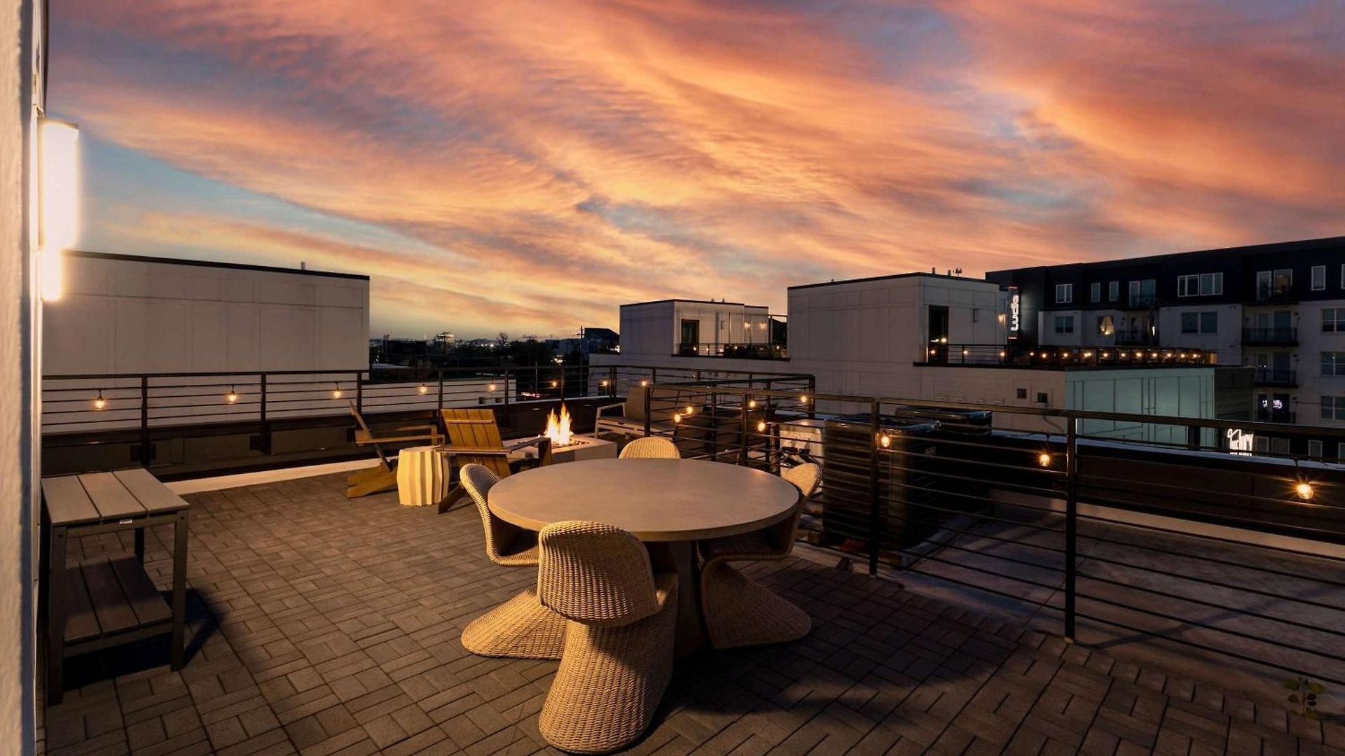 Rooftop Fire Pit Lounge Skyline Dt Nash Views * Nashville