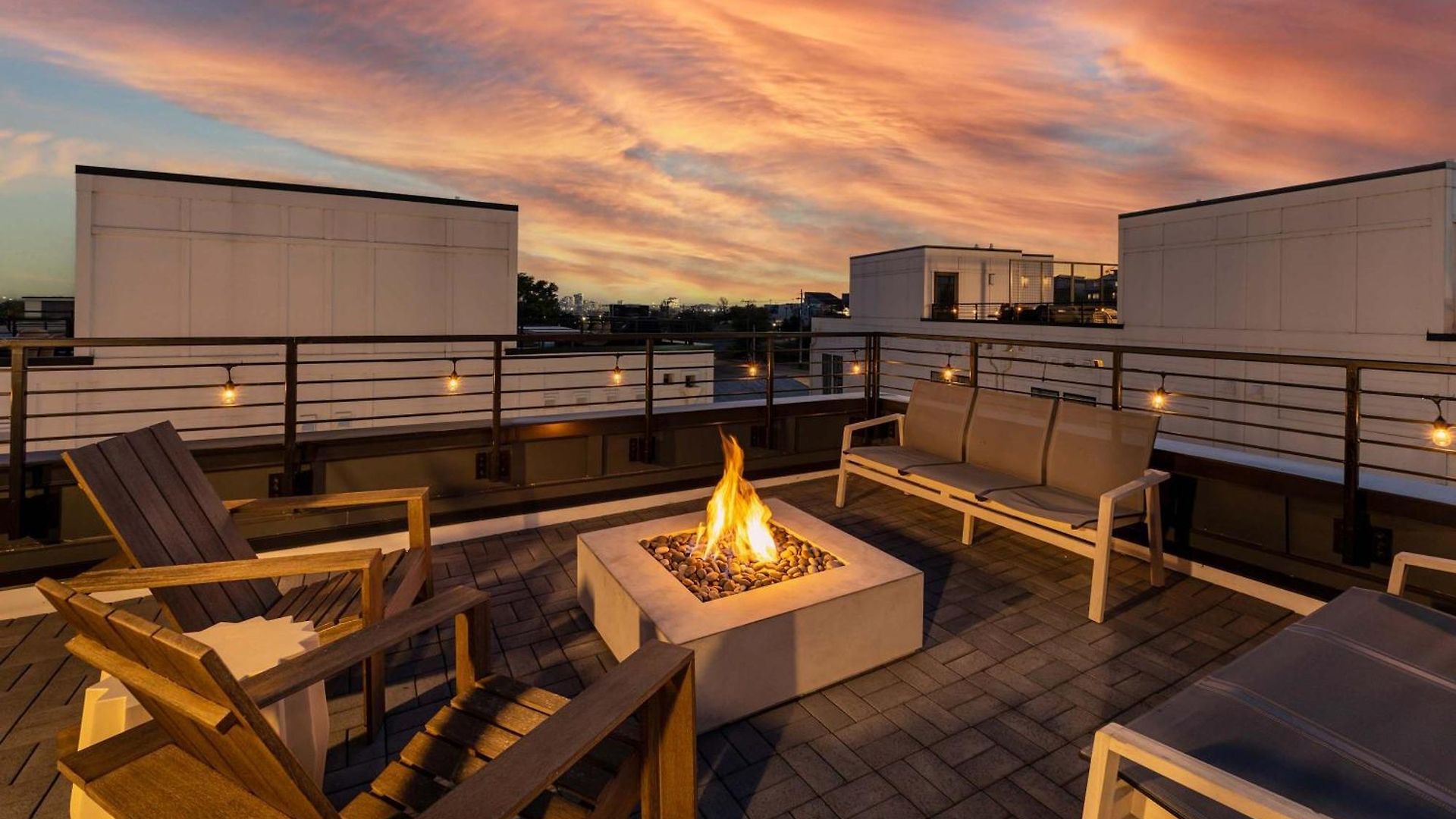 Rooftop Fire Pit Lounge Skyline Dt Nash Views * Nashville