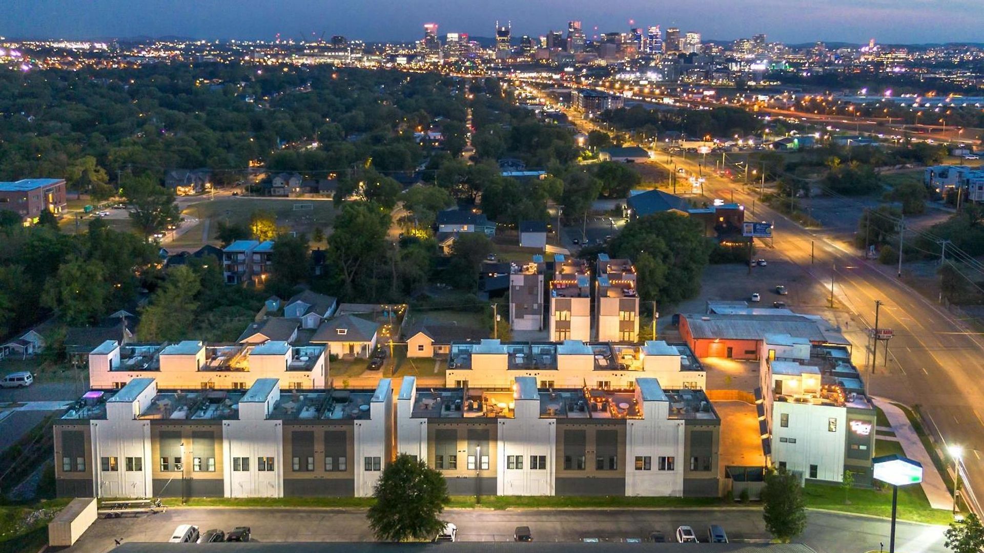 Holiday home Rooftop Hot Tub & Skyline Views Near Broadway Nashville