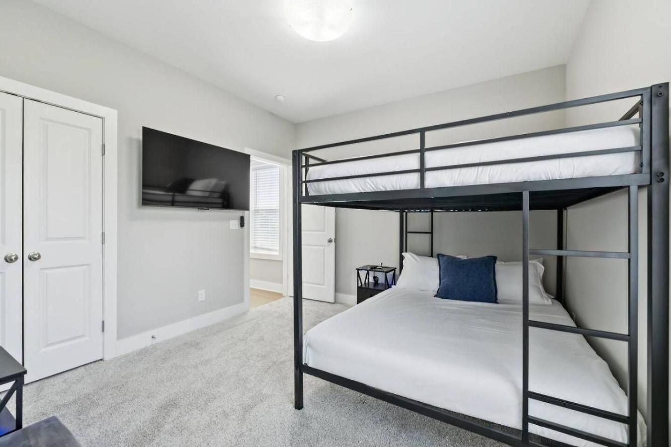 Friends In Skyline Places, 10 Min To Broadway, Perfect For Groups Holiday home