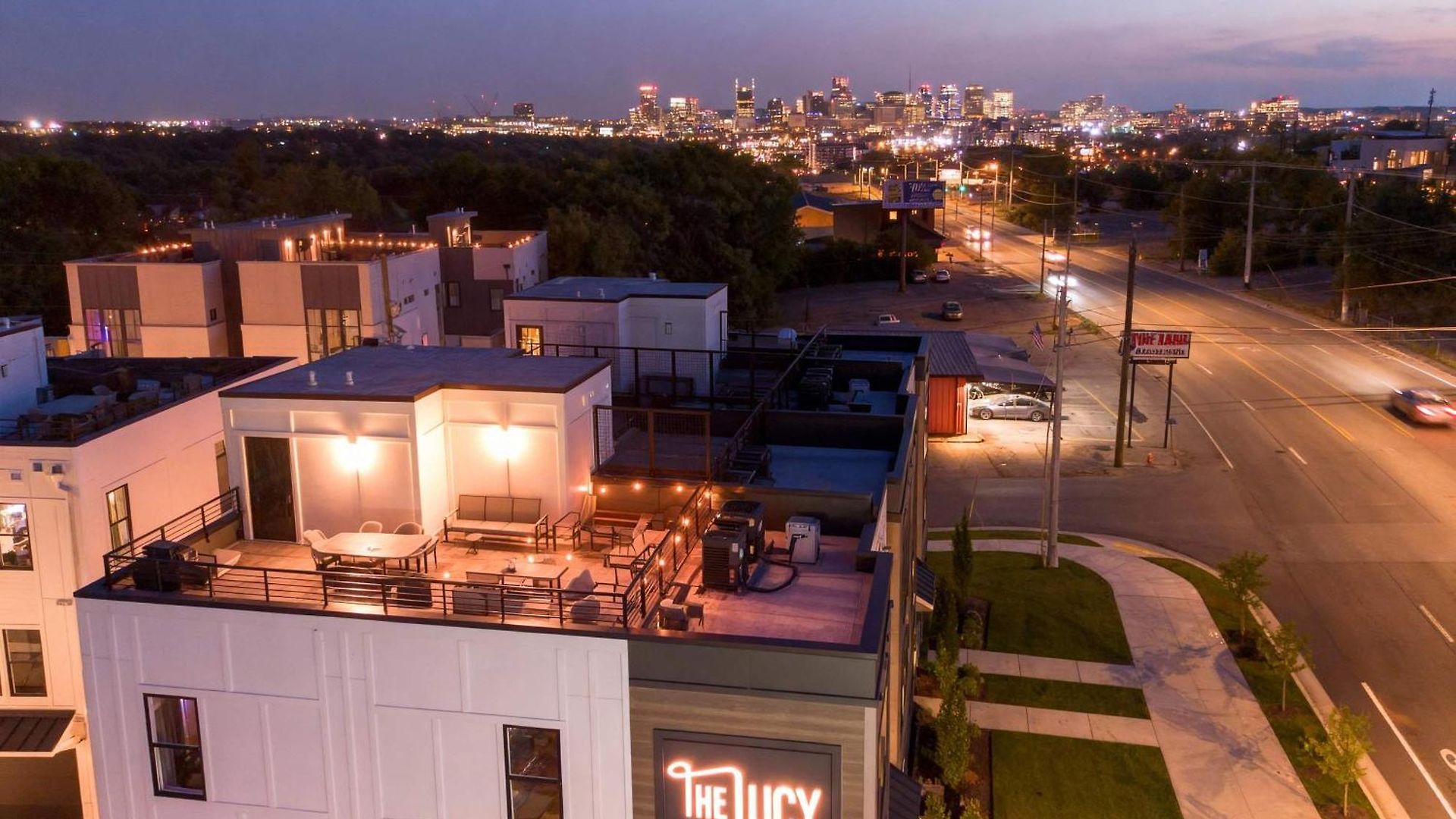 Holiday home Rooftop Hot Tub & Skyline Views Near Broadway