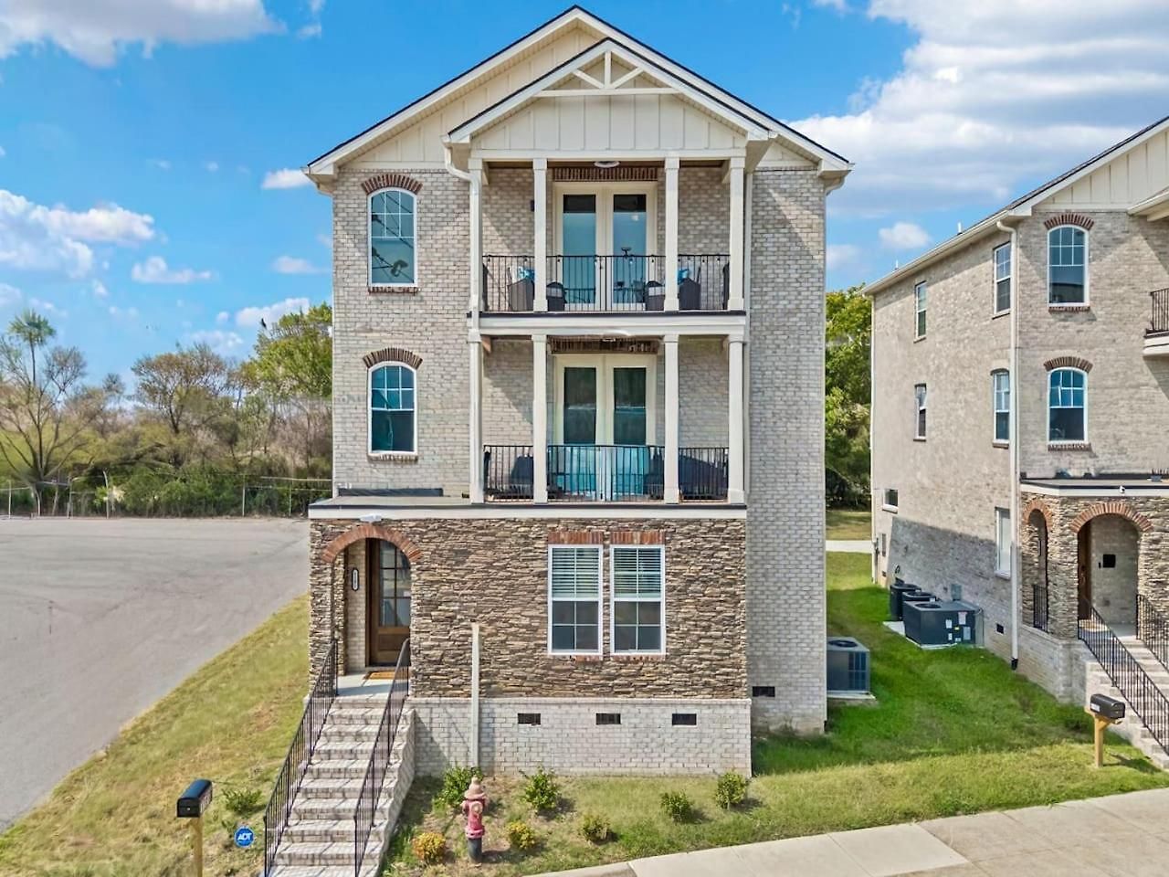 Friends In Skyline Places, 10 Min To Broadway, Perfect For Groups *