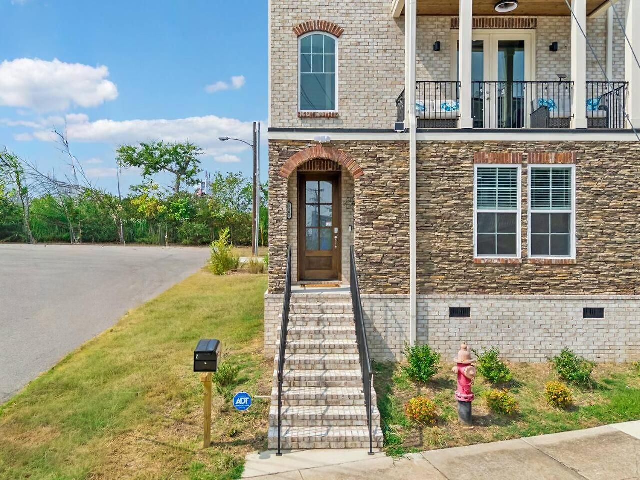Friends In Skyline Places, 10 Min To Broadway, Perfect For Groups Holiday home Nashville
