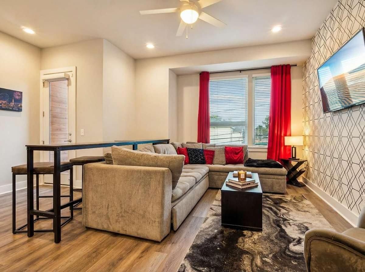 Holiday home Private With Rooftop Game Near Downtown