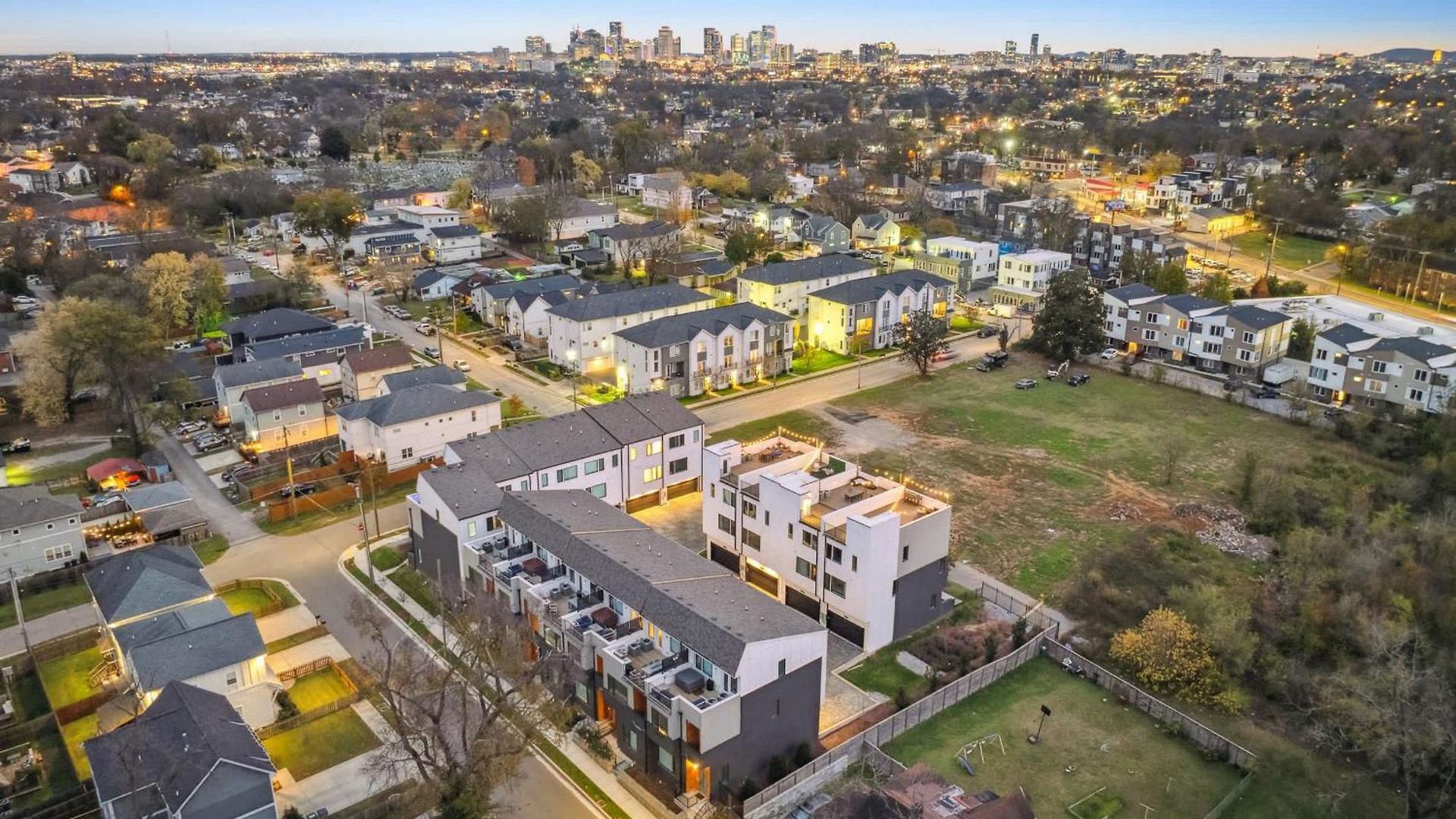 Holiday home Private With Rooftop Game Near Downtown