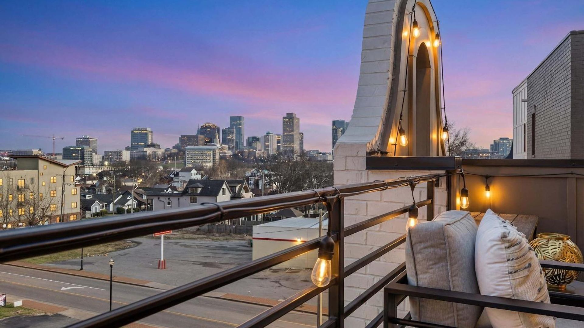 2 Homes! Broadway Views, Rooftops & Karaoke