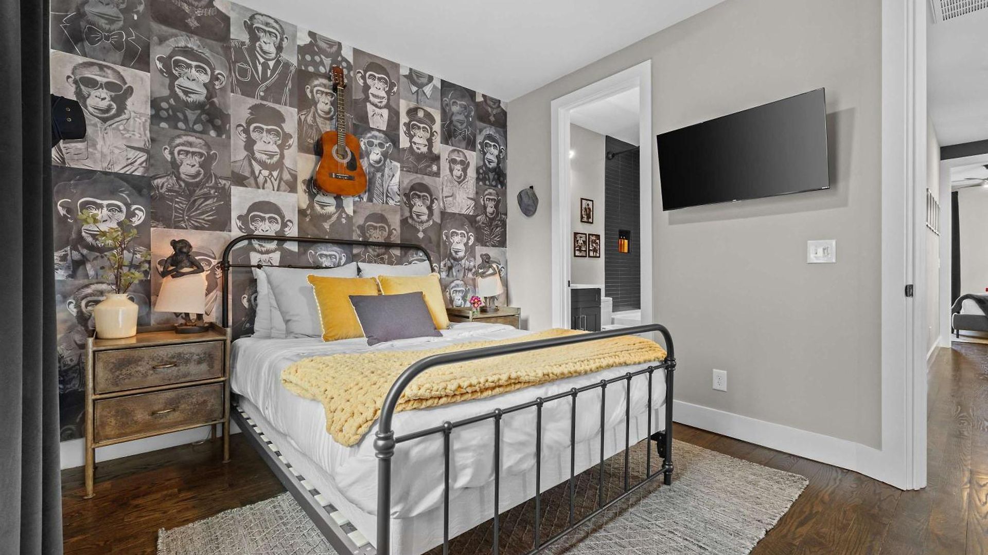 Holiday home 2 Homes! Broadway Views, Rooftops & Karaoke