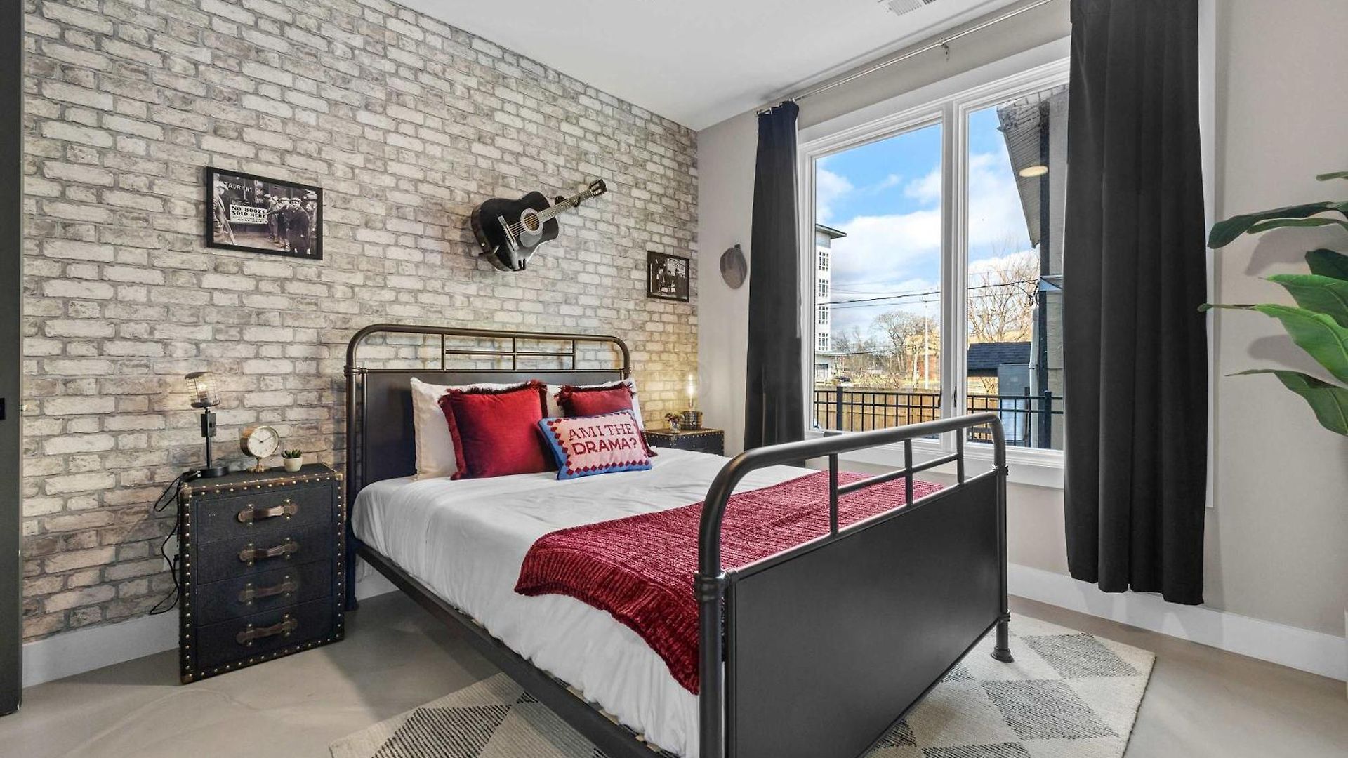 Holiday home 2 Homes! Broadway Views, Rooftops & Karaoke