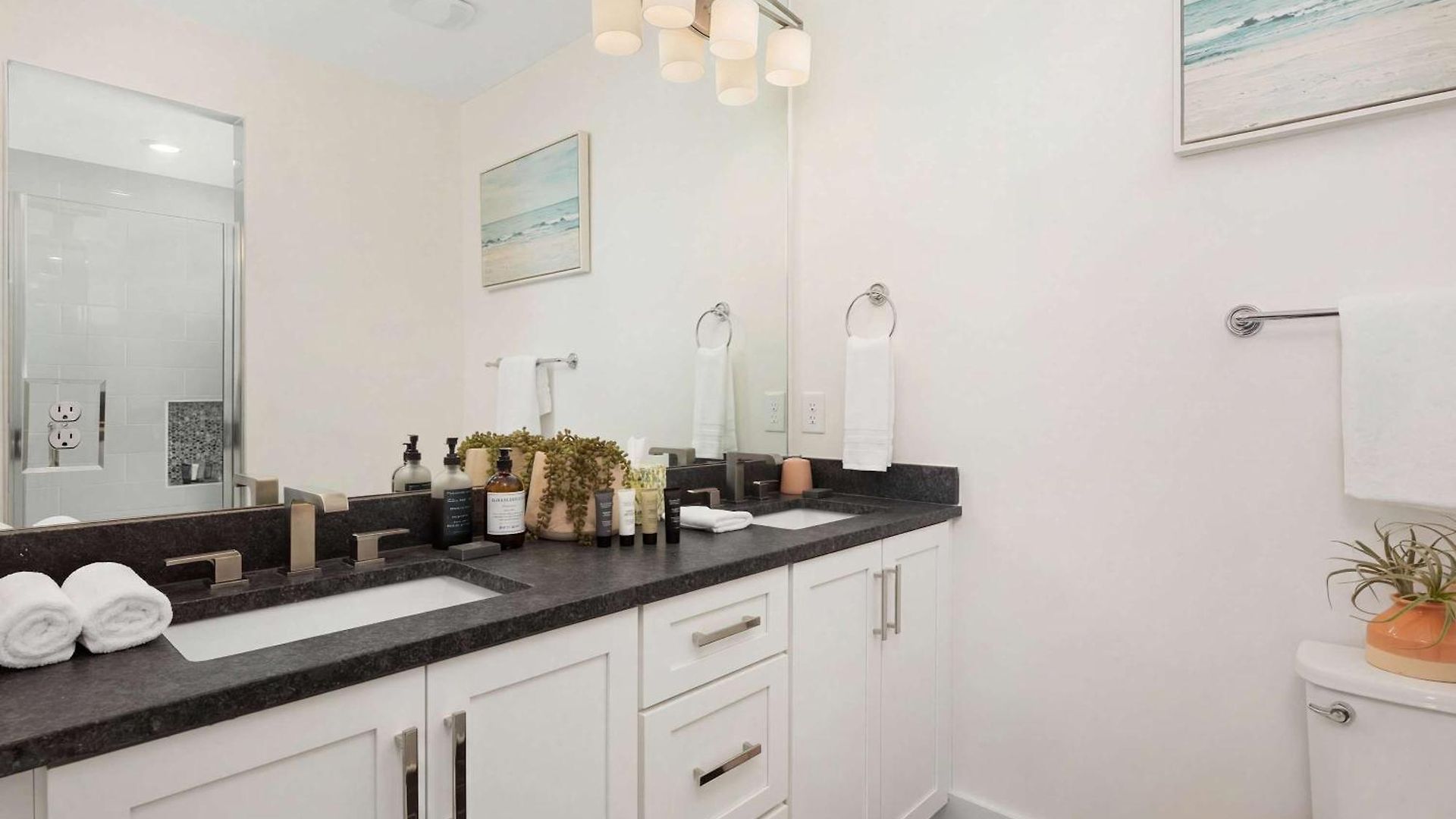 King 3br Retreat & 2-car Garage East