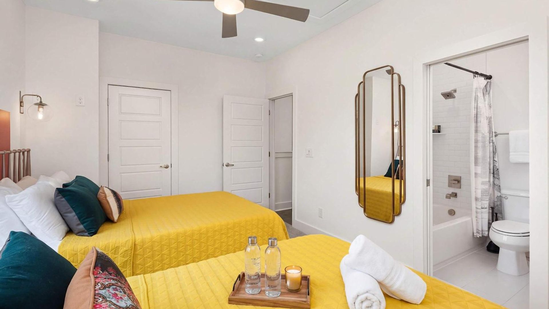 King 3br Retreat & 2-car Garage East Holiday home *