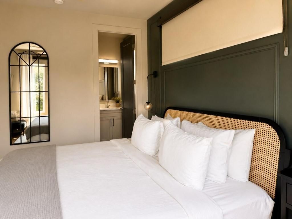 Modern Comfort | Secure + Pool & Sauna *