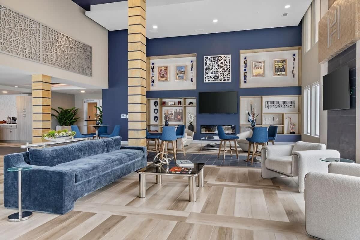 Luxe 2br W Views Near Broadway & Music Row Nashville