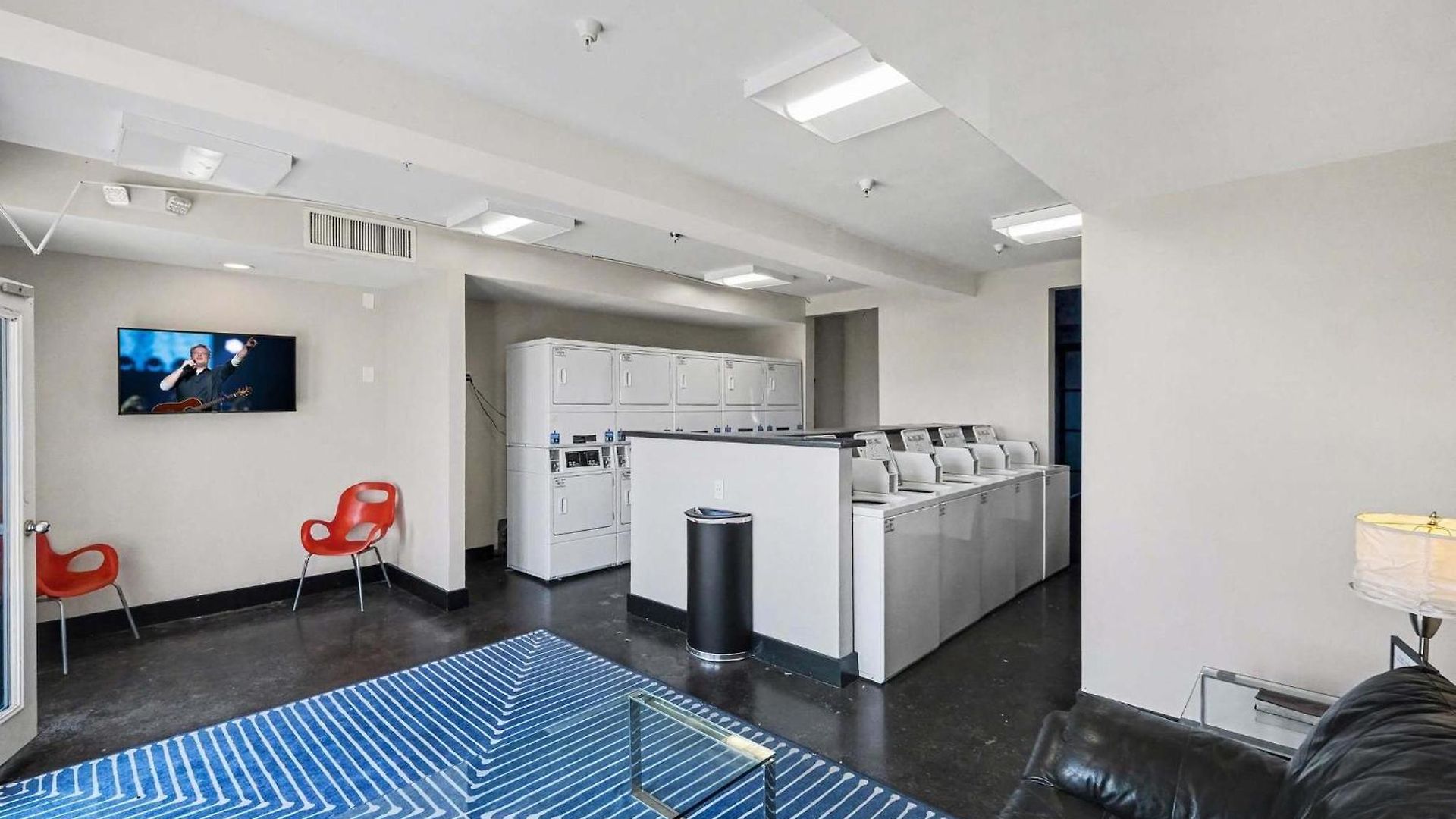Flow - Pool - River Views - Mins To Broadway Holiday home Nashville