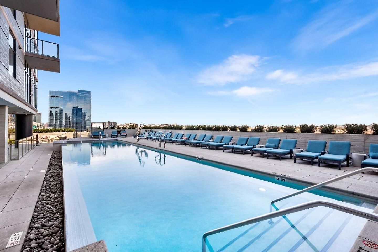 Apartment Gulch Gem Pool, Walkable + Parking Nashville
