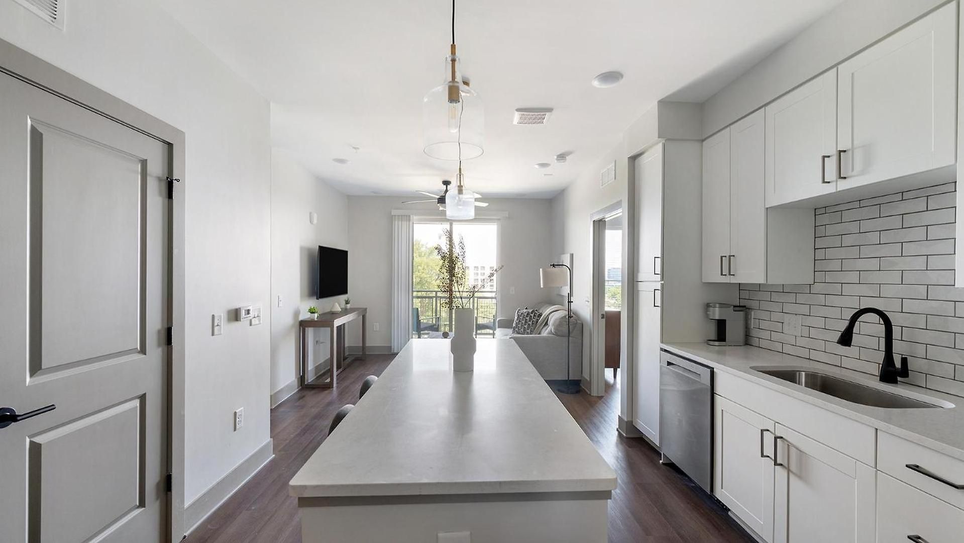 Landing Modern 2bd Gym Courtyard * Nashville