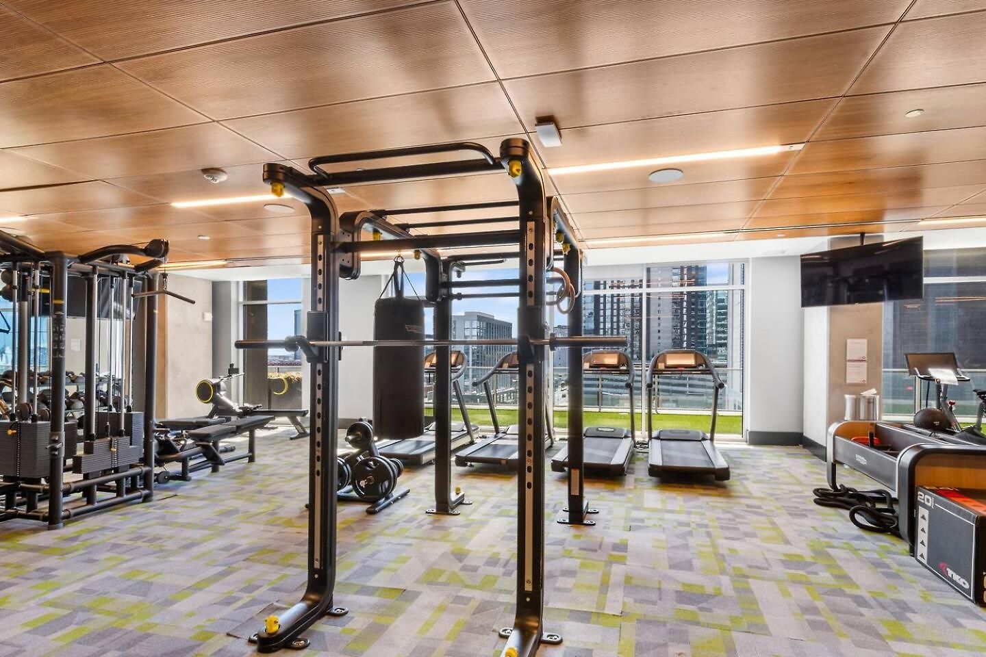 Luxury Pool, Gym, Views + Free Parking Apartment Nashville