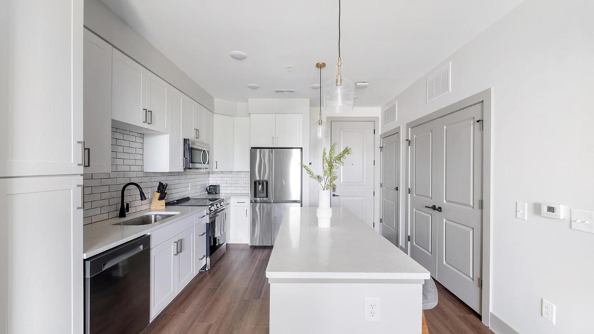 Landing Modern 2bd Gym Courtyard * Nashville