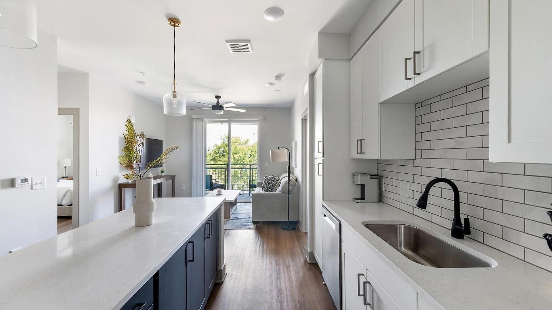 Landing Modern 2bd Gym Courtyard Nashville