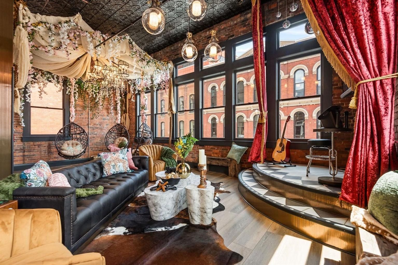 The Velvet Songbird Downtown Luxe Sleeps 24 Nashville