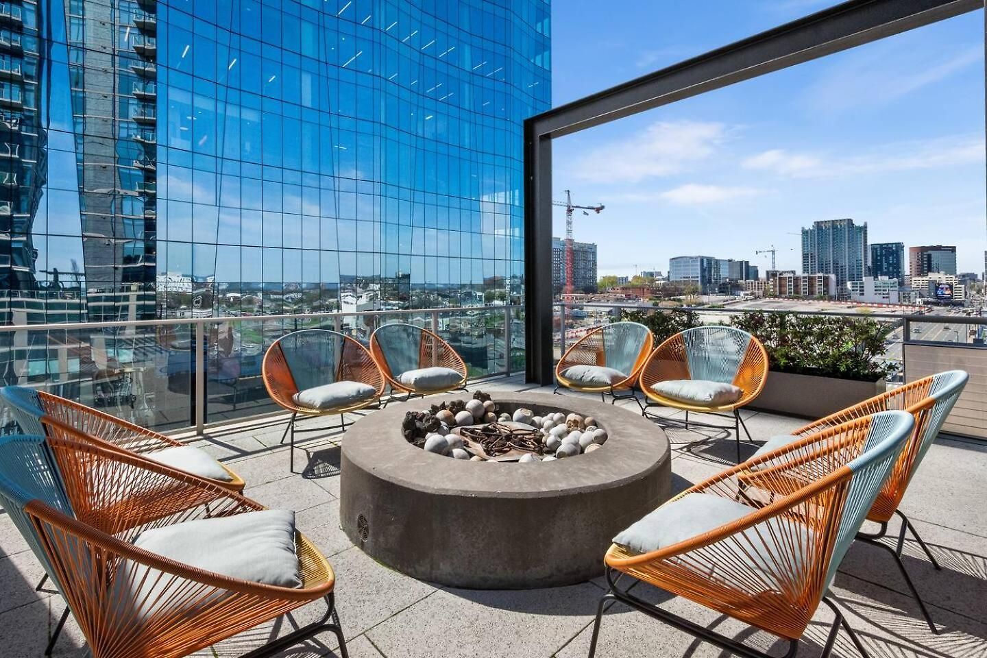 Luxury Pool, Gym, Views + Free Parking Apartment