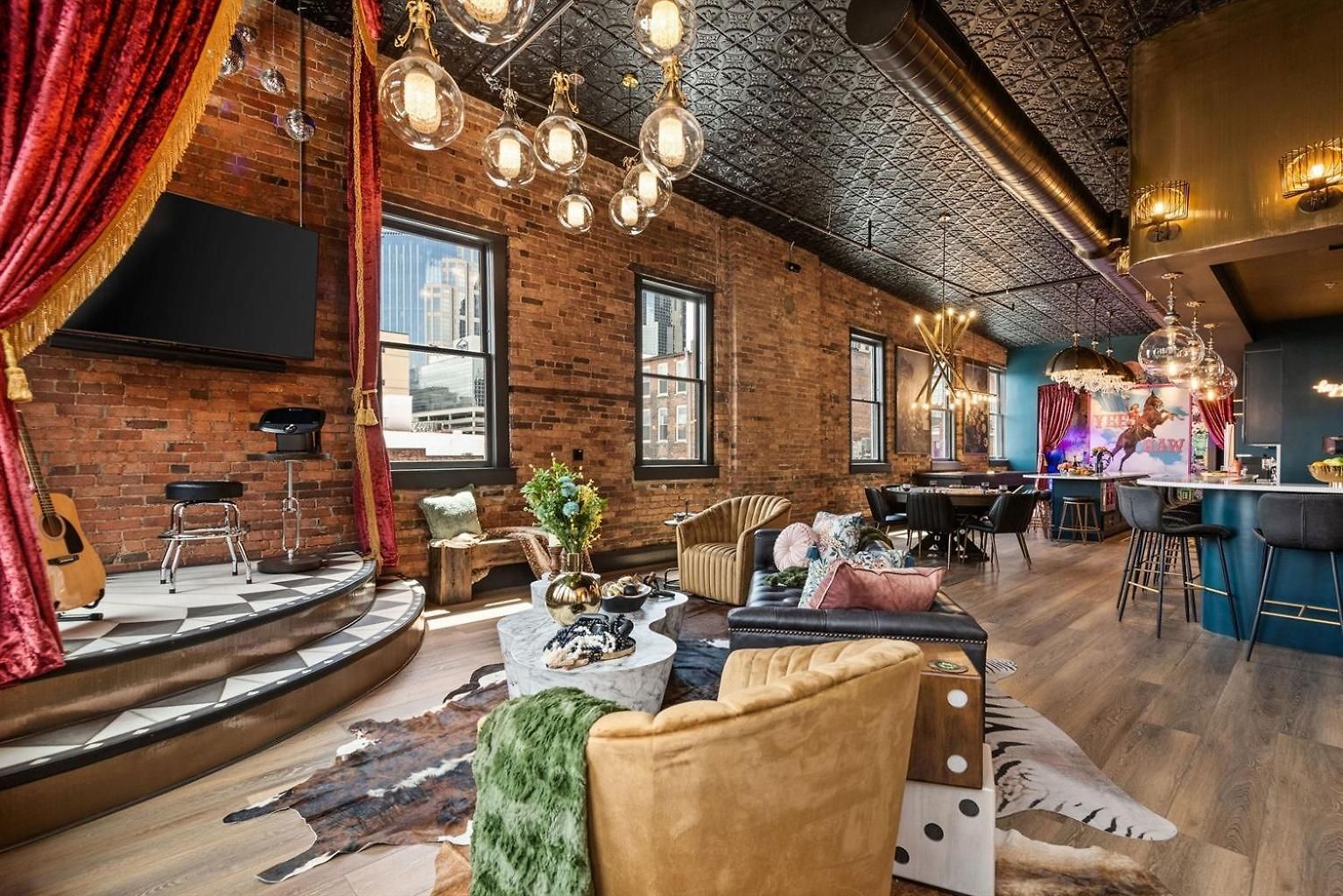 The Songbird-luxury Penthouse Steps To Broadway