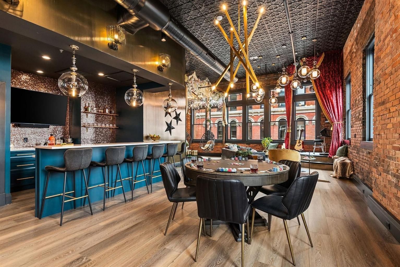 The Velvet Songbird Downtown Luxe Sleeps 24