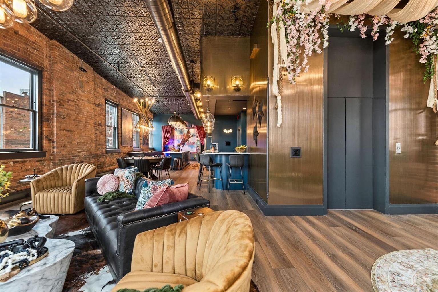 The Songbird-luxury Penthouse Steps To Broadway Nashville