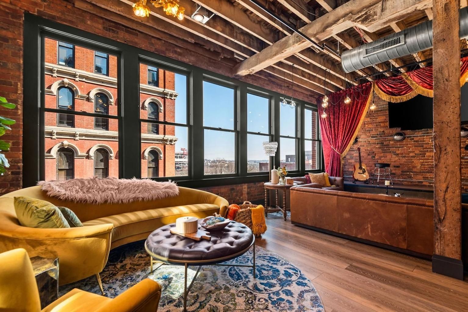 The Velvet Vault-luxury Downtown Loft With River View & Walk To Broadway Holiday home