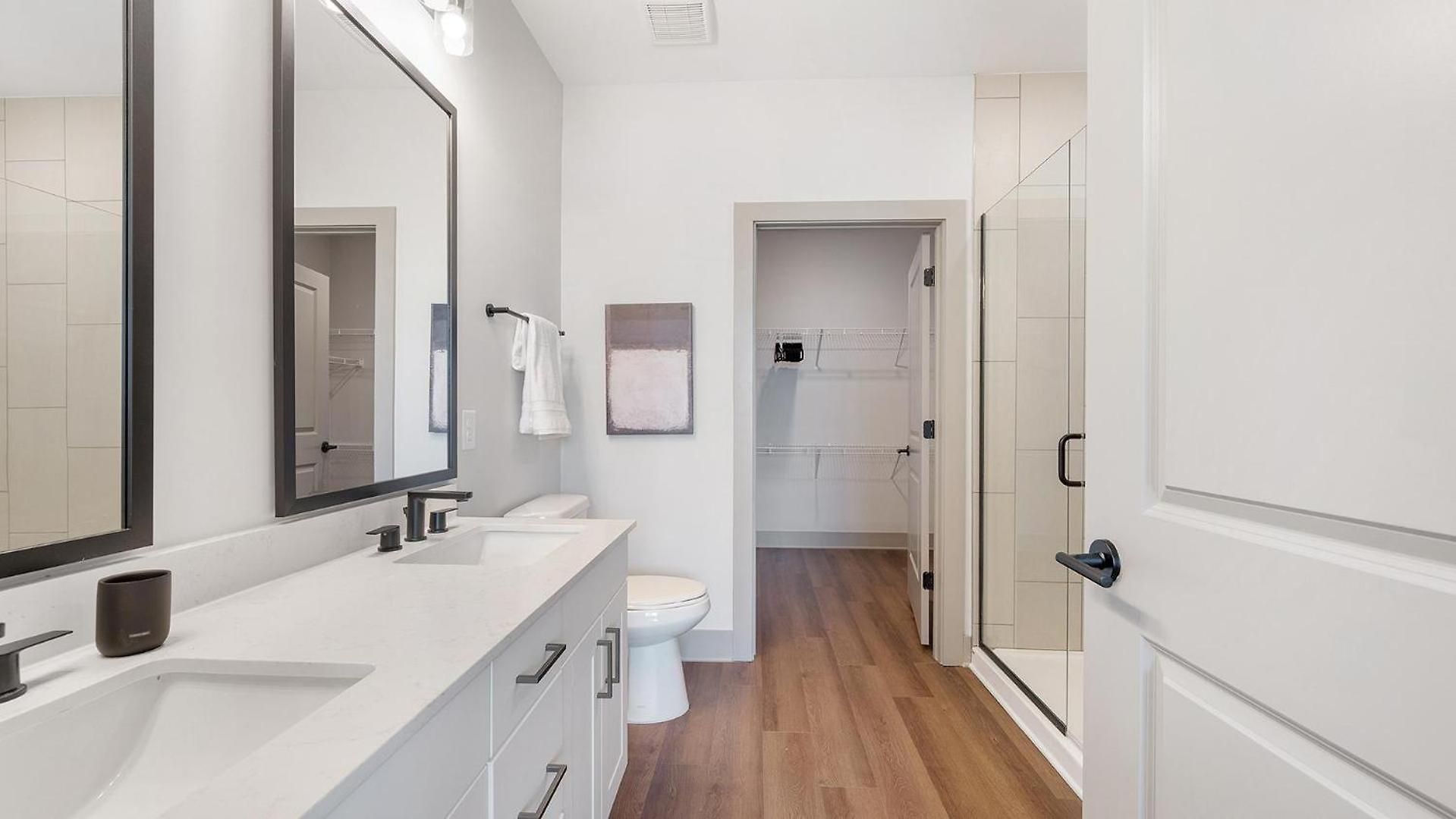 Landing Modern 2bd Gym Courtyard Apartment *
