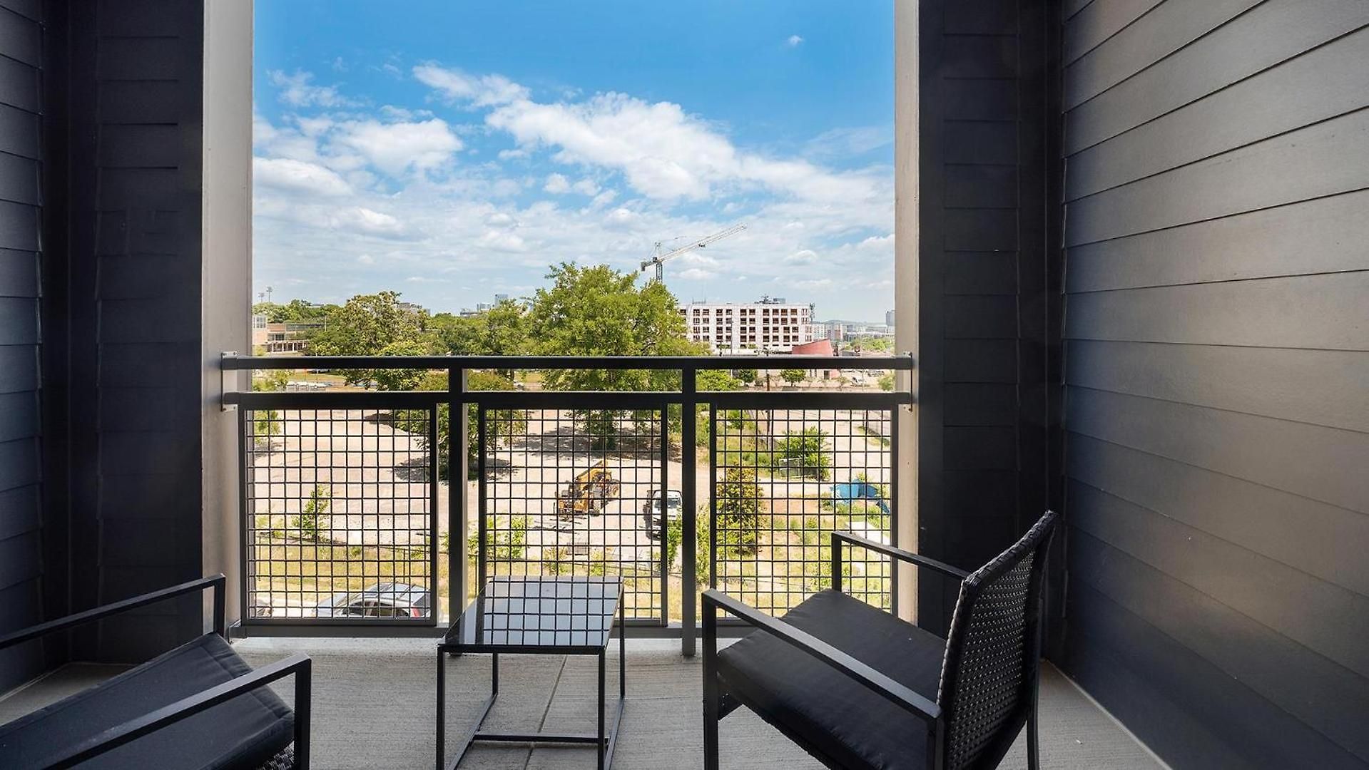 Landing Modern 2bd Gym Courtyard Nashville