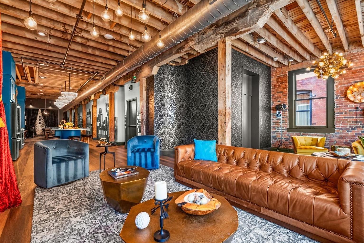 The Velvet Vault-luxury Downtown Loft With River View & Walk To Broadway Holiday home Nashville