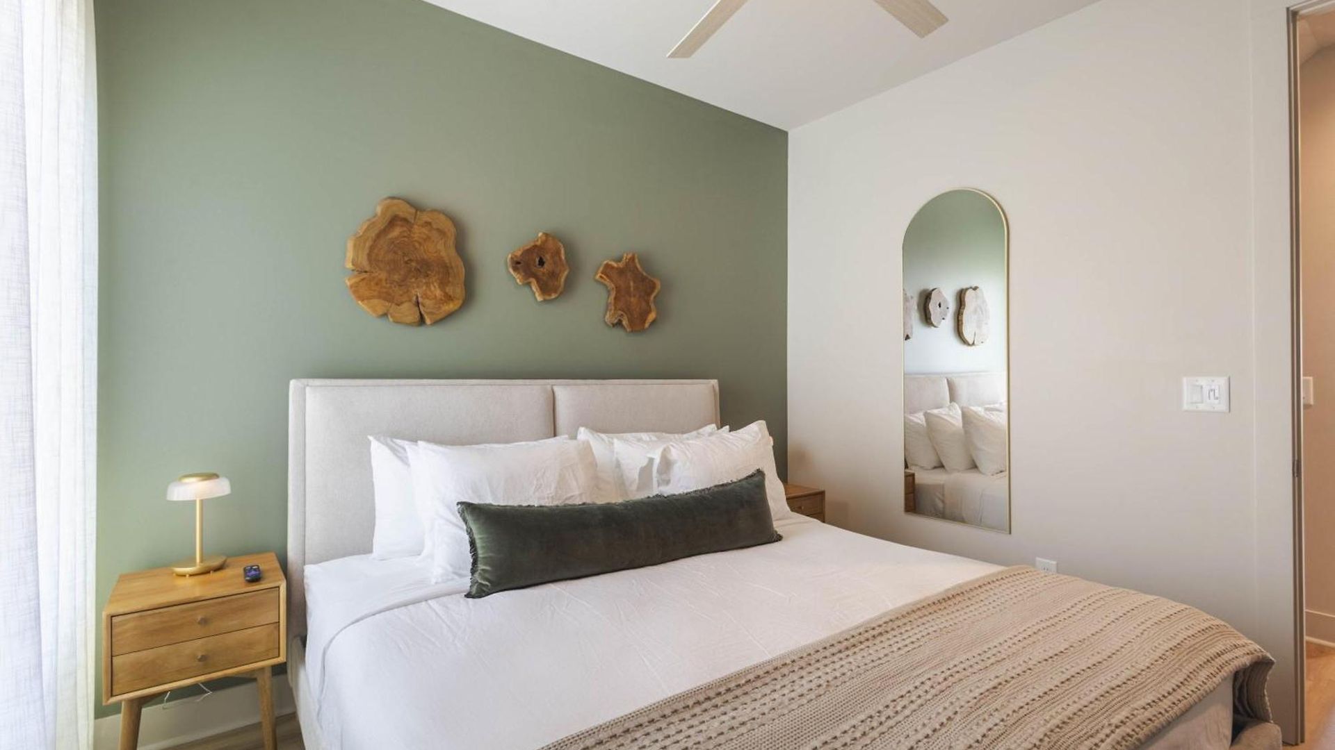 Apartment Heated Pool, Sauna & Firepit | Walk To Live Music Nashville