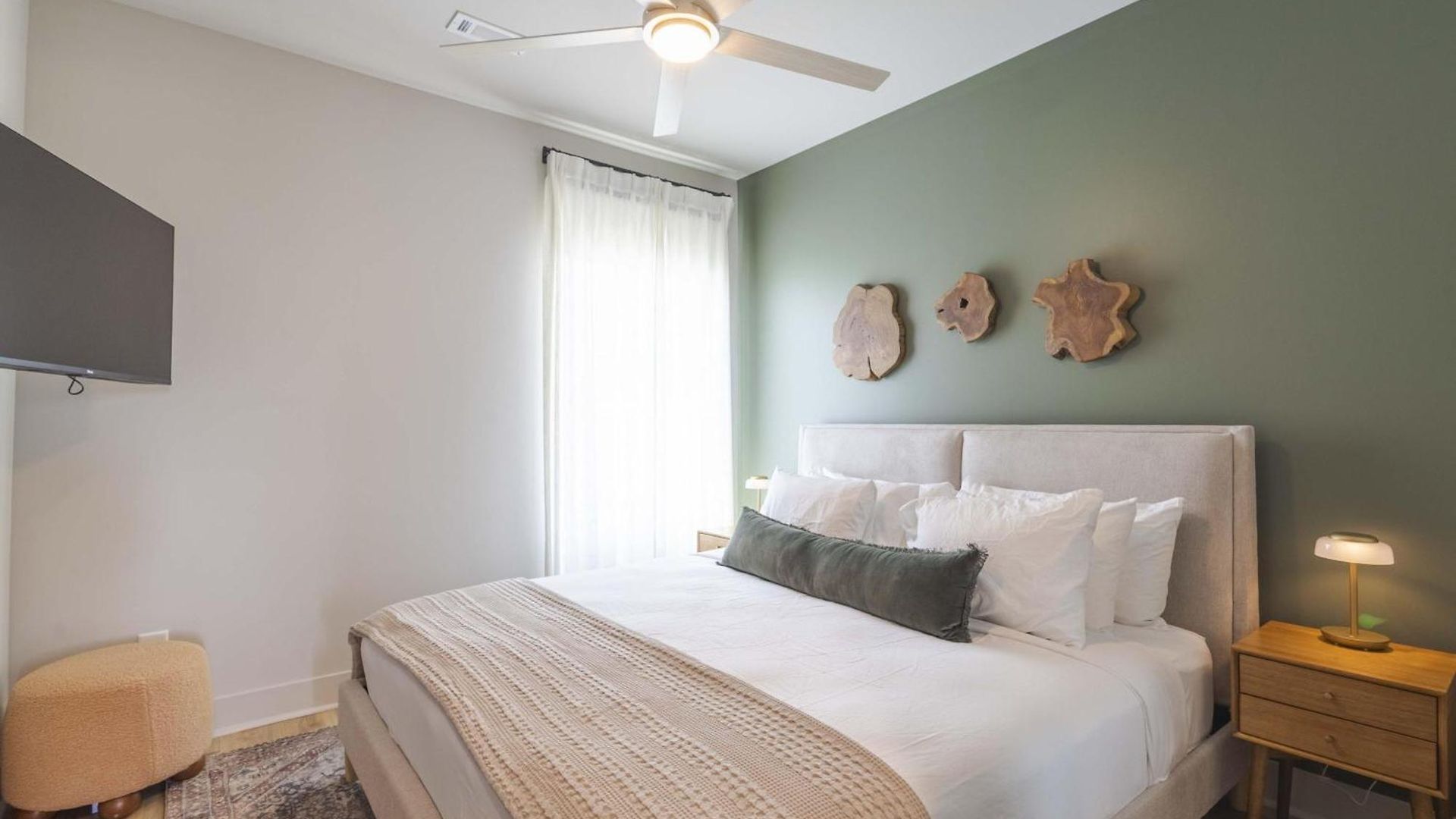 Apartment Work & Unwind | Pool, Sauna & Fitness Nashville