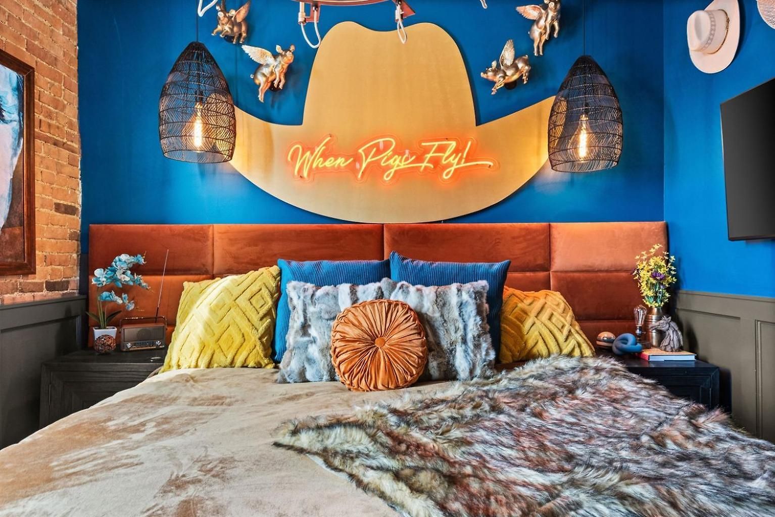 Holiday home The Velvet Songbird Downtown Luxe Sleeps 24