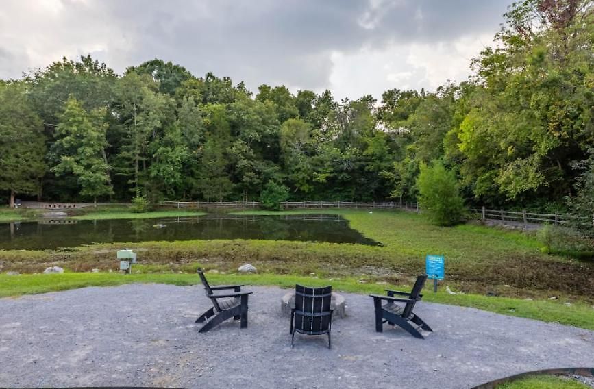 Apartment Preakness Ideal For Work Or Play *