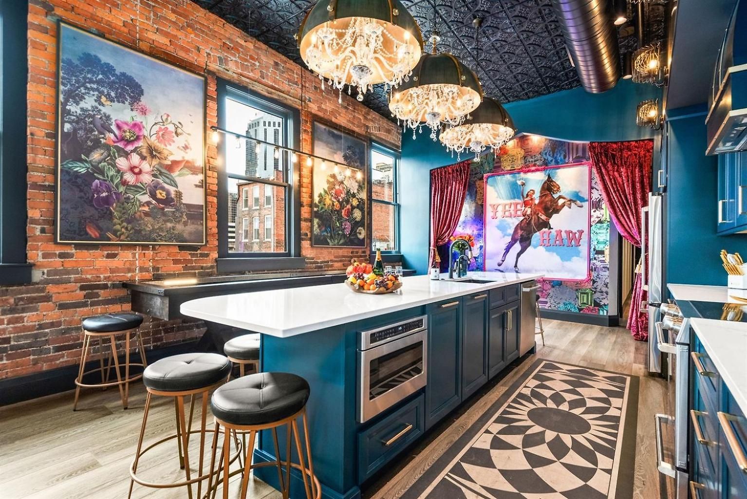 The Songbird-luxury Penthouse Steps To Broadway *