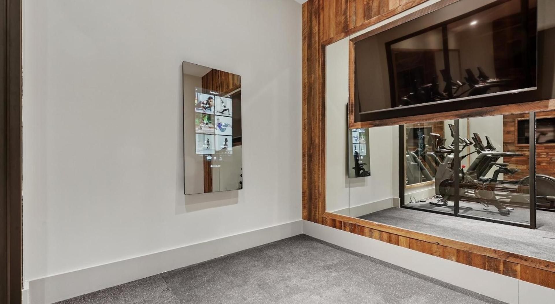 Landing Modern 2bd Gym Courtyard * Nashville