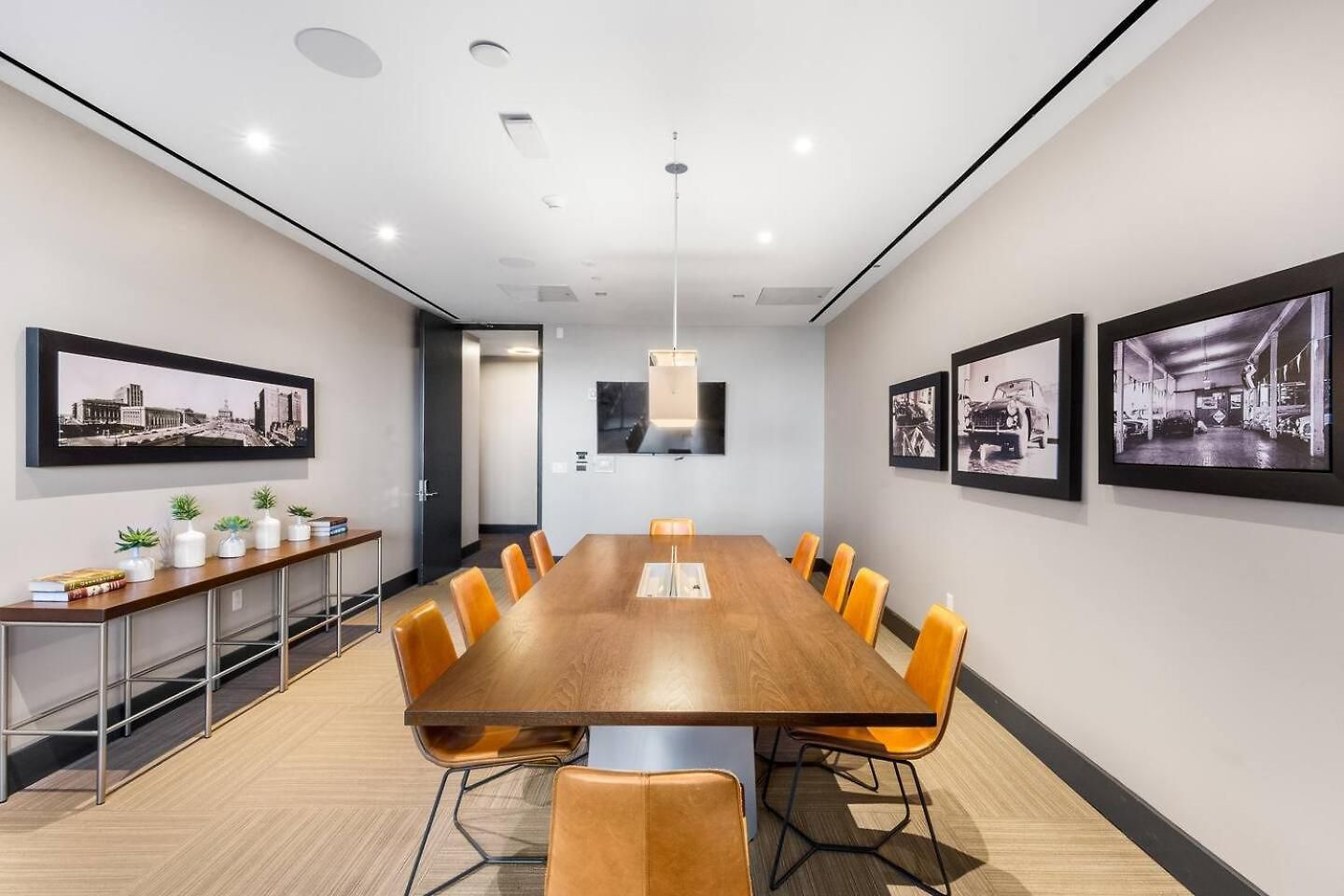 Gulch Gem Pool, Walkable + Parking Apartment *