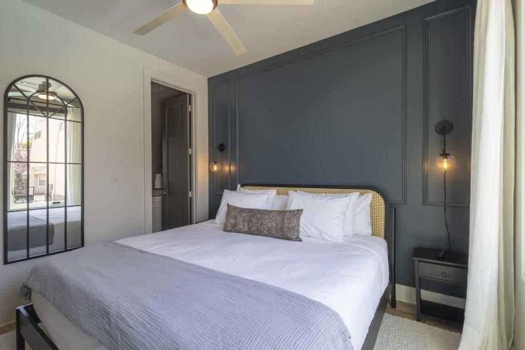 Bachelorette Dream | 2 Units | 8 Kings + 8 Baths