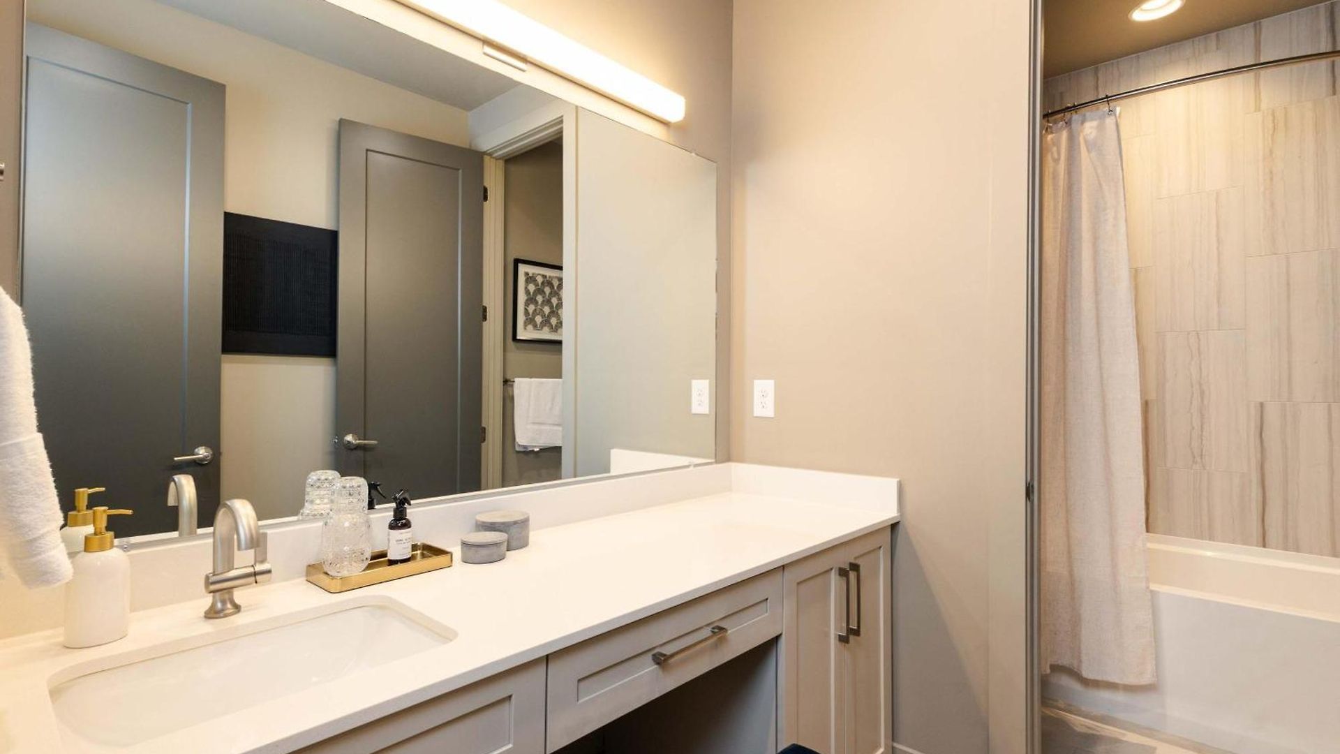 Pool, Hot Tub, Sauna & Firepit- 7 Min To Broadway Apartment Nashville