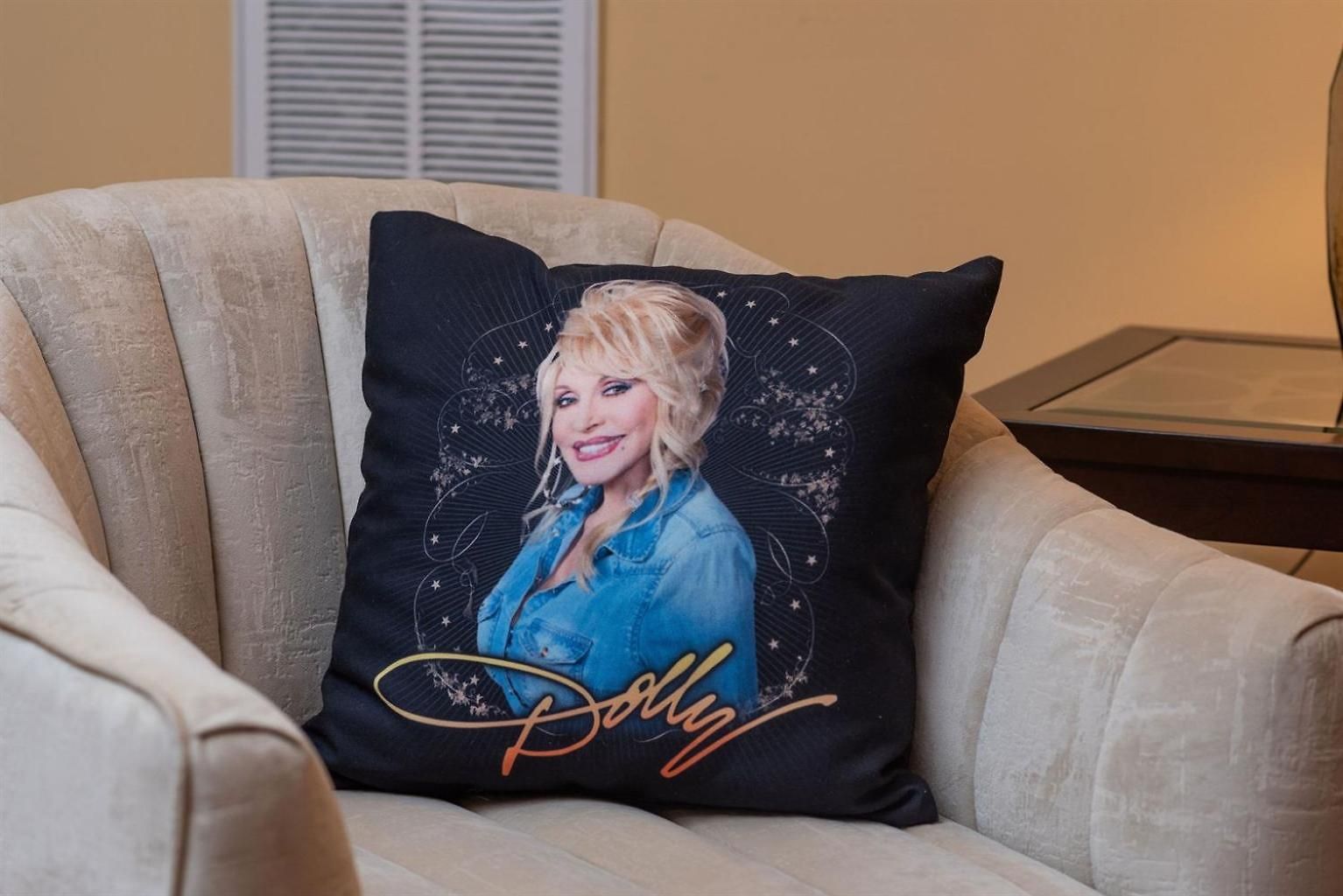 The Dolly Parton-printer's Alley- 2 Blocks To Broadway * Nashville