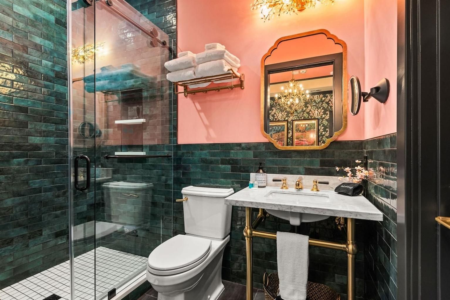 Holiday home The Songbird-luxury Penthouse Steps To Broadway