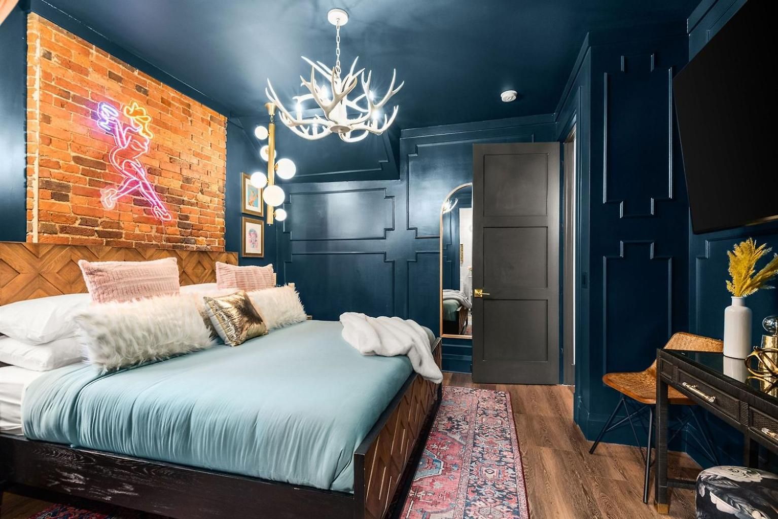 The Velvet Vault-luxury Downtown Loft With River View & Walk To Broadway Holiday home
